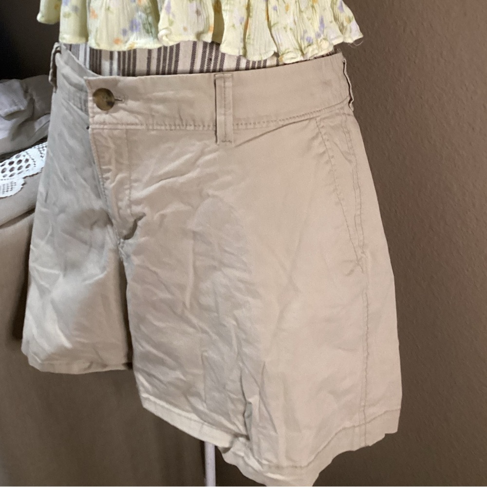 OLD NAVY CREAM SHORT SIZE 14 - Picture 3 of 15